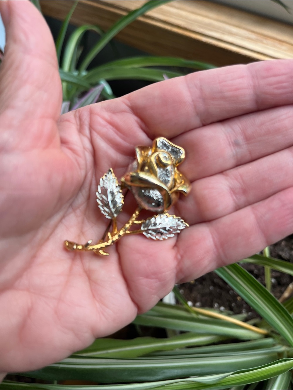 Vtg Gold & Silver Tone Single Stem ROSE Fashion Floral Flower Brooch Pin